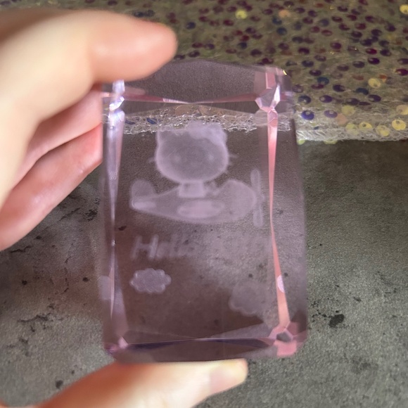 $6.99 SHIPPING Hello Kitty Crystal - Picture 1 of 2